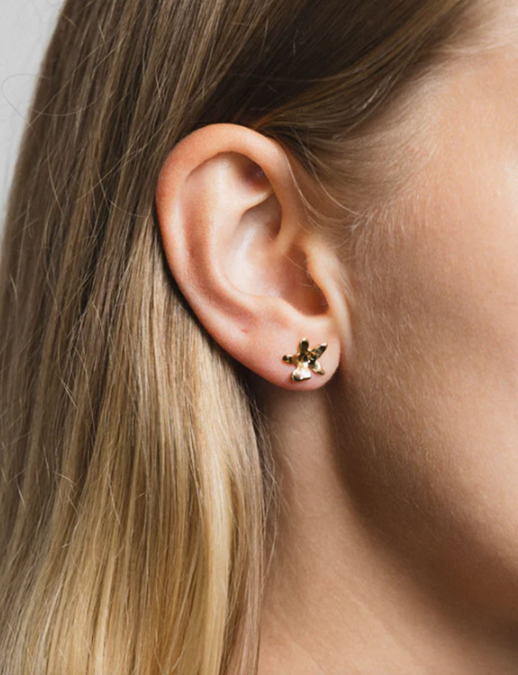 GOLD FLOWER STUDS